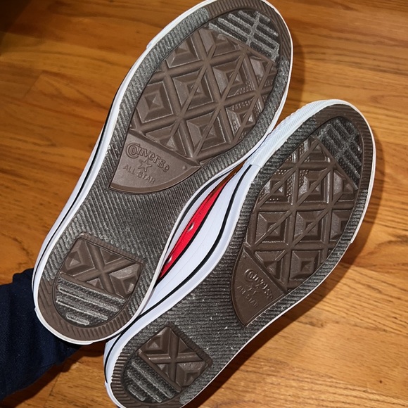 Red Converse - Picture 5 of 6